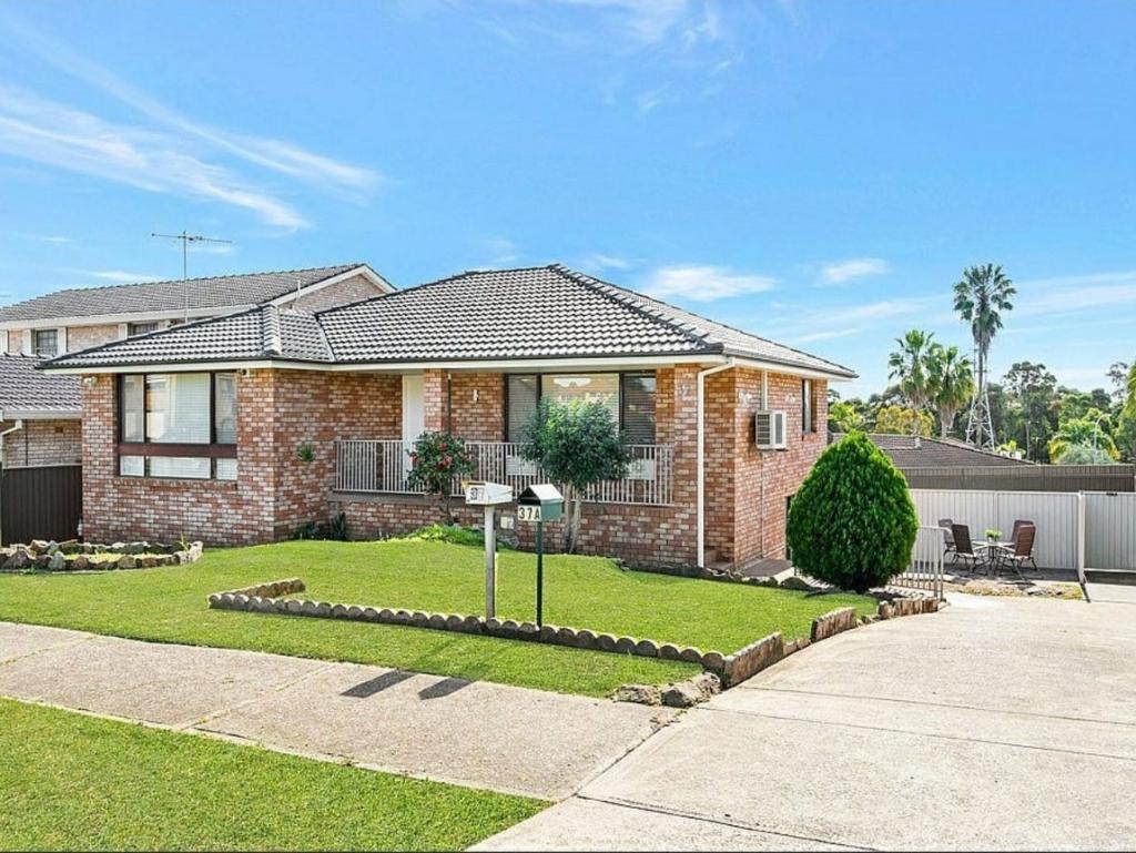 37 Kalang Rd, Edensor Park, NSW 2176