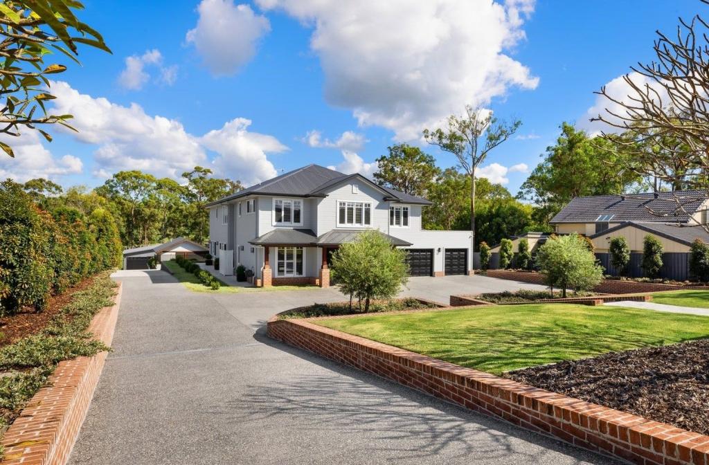 64 Hillview Pde, Ashmore, QLD 4214