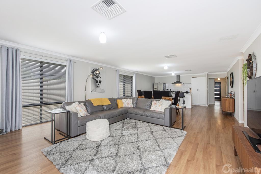 64 Bancoura Pkwy, Secret Harbour, WA 6173