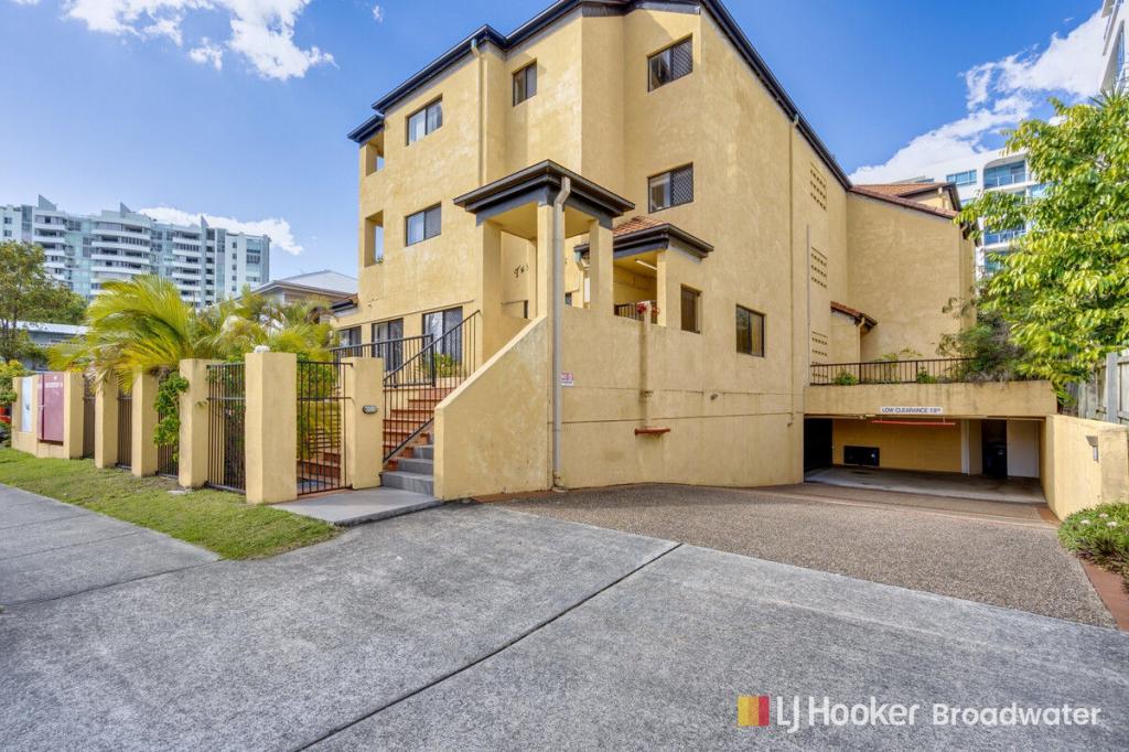 2/143 FRANK ST, LABRADOR, QLD 4215