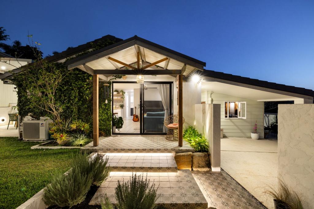 2 Chablis Ct, Molendinar, QLD 4214