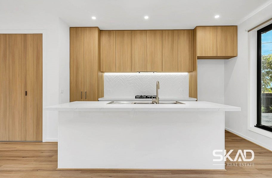 1/17 JUNIPER CRES, THOMASTOWN, VIC 3074