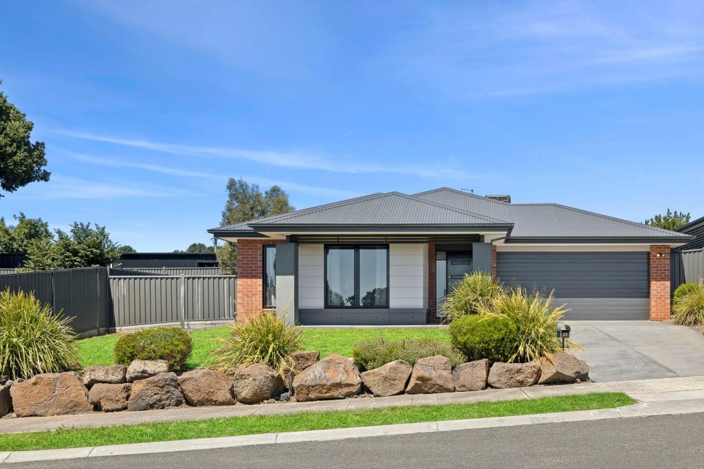 22 JACOBS AVE, KYNETON, VIC 3444