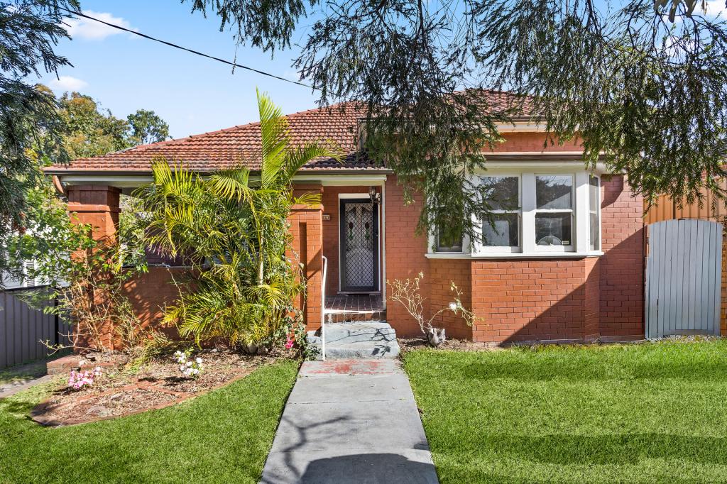 33 BRIDGE ST, CONISTON, NSW 2500