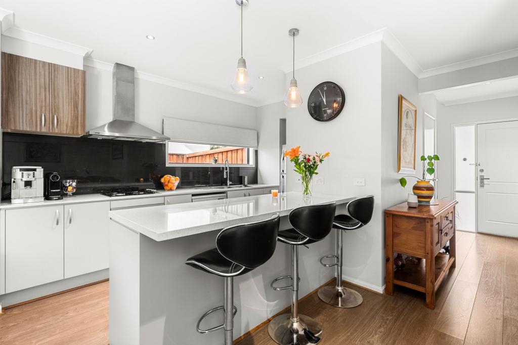 21 Stoneleigh Cct, Williams Landing, VIC 3027
