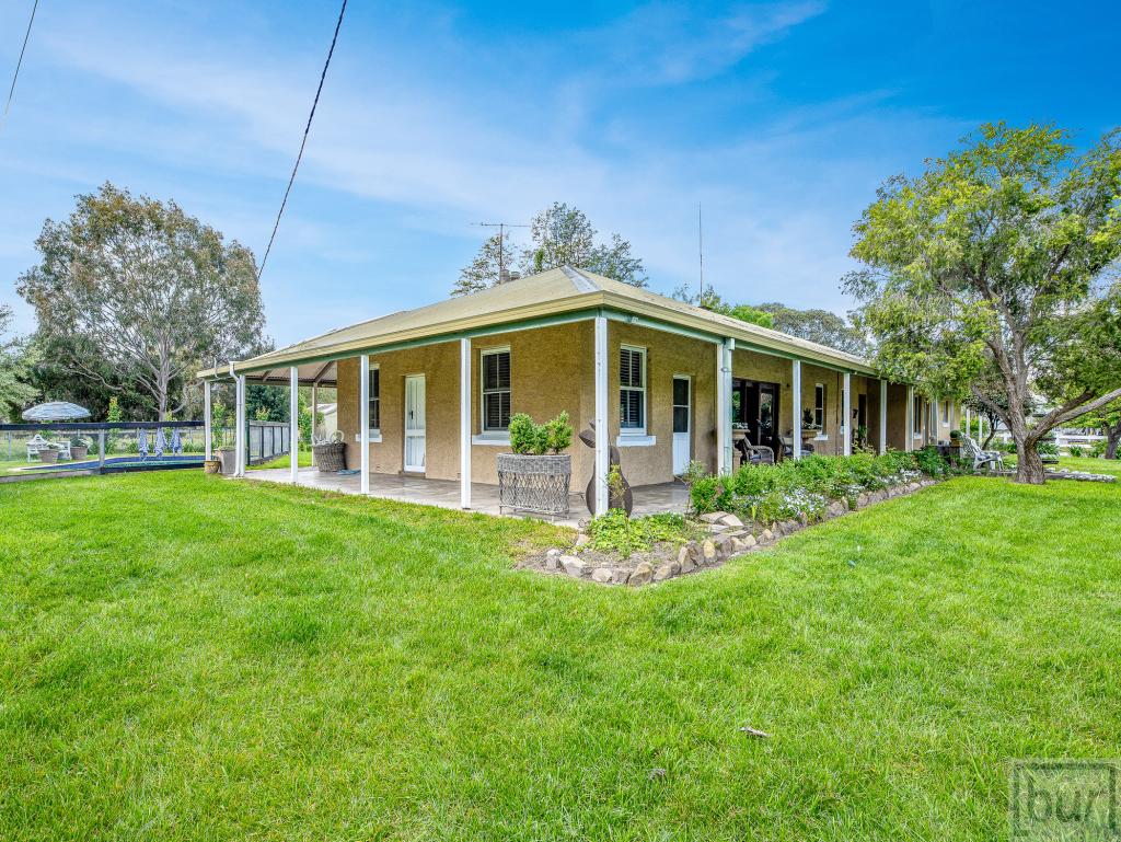 998 Howlong-Burrumbuttock Rd, Moorwatha, NSW 2640