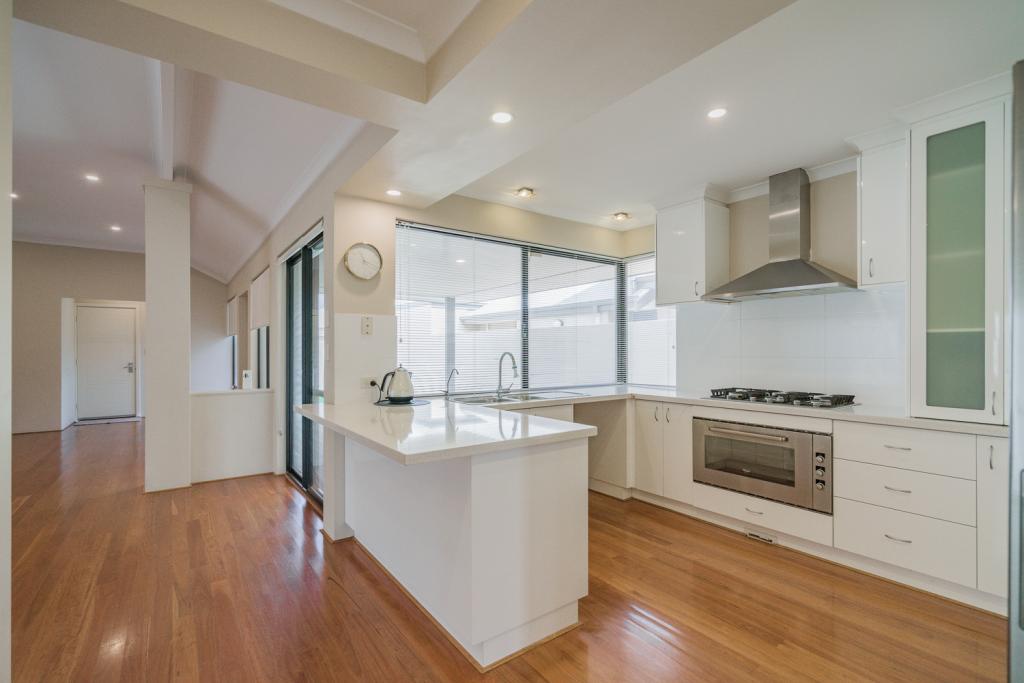 22 Leschenault Bvd, Lake Coogee, WA 6166