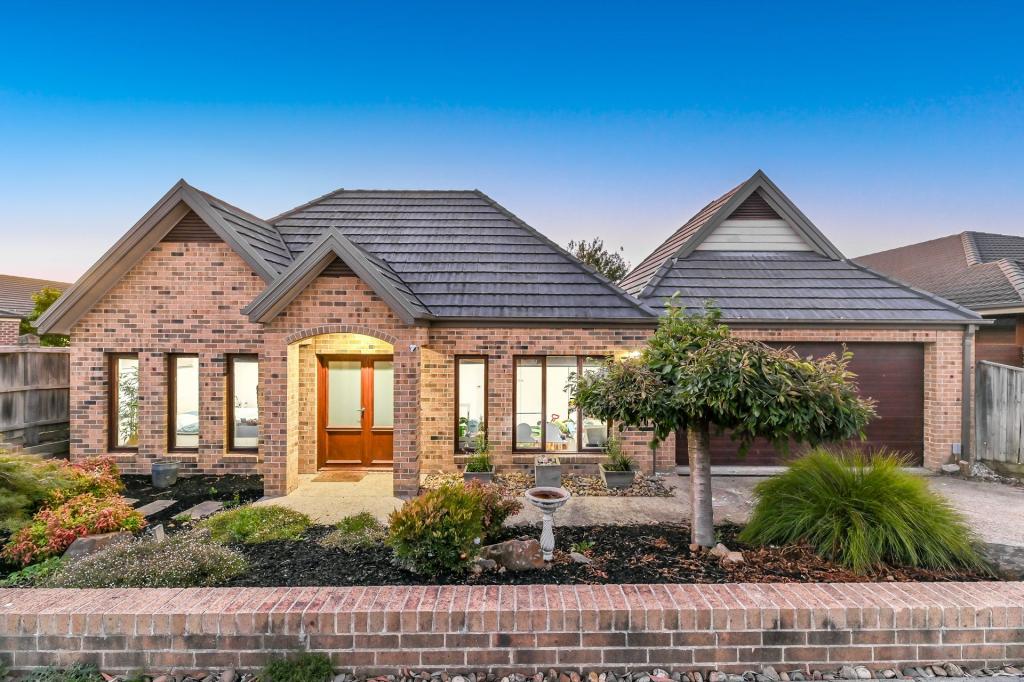 17 Cambridge Dr, Berwick, VIC 3806