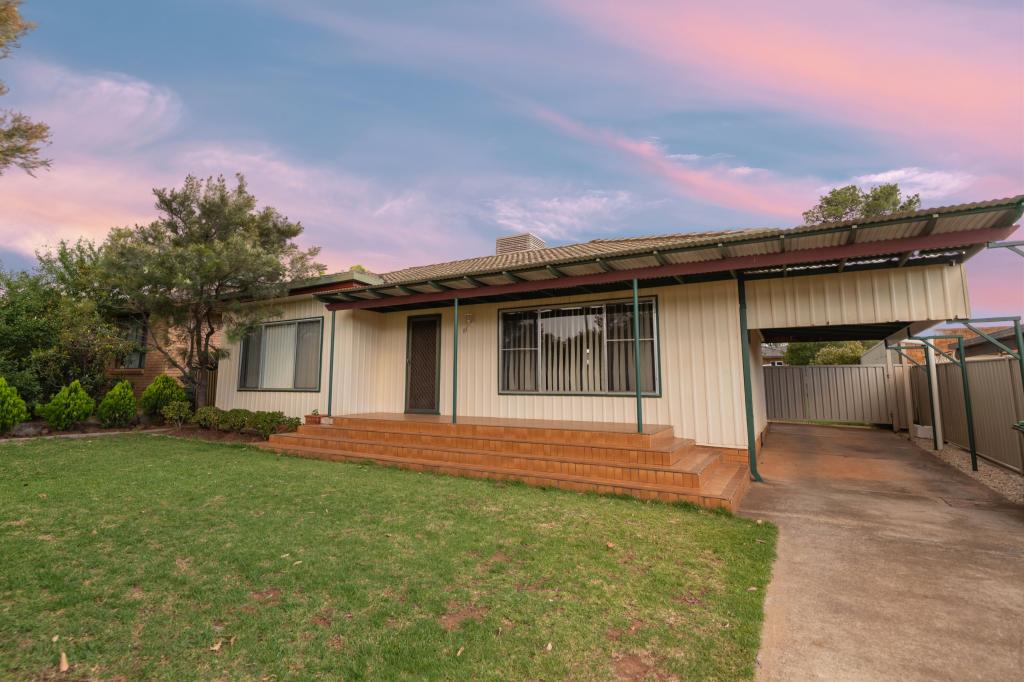 11 Thornbury St, Parkes, NSW 2870