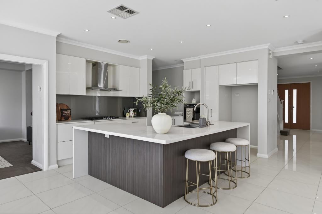 88 Horizon Cct, Moorebank, NSW 2170