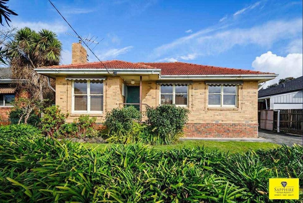23 CHARLTON CRES, RESERVOIR, VIC 3073
