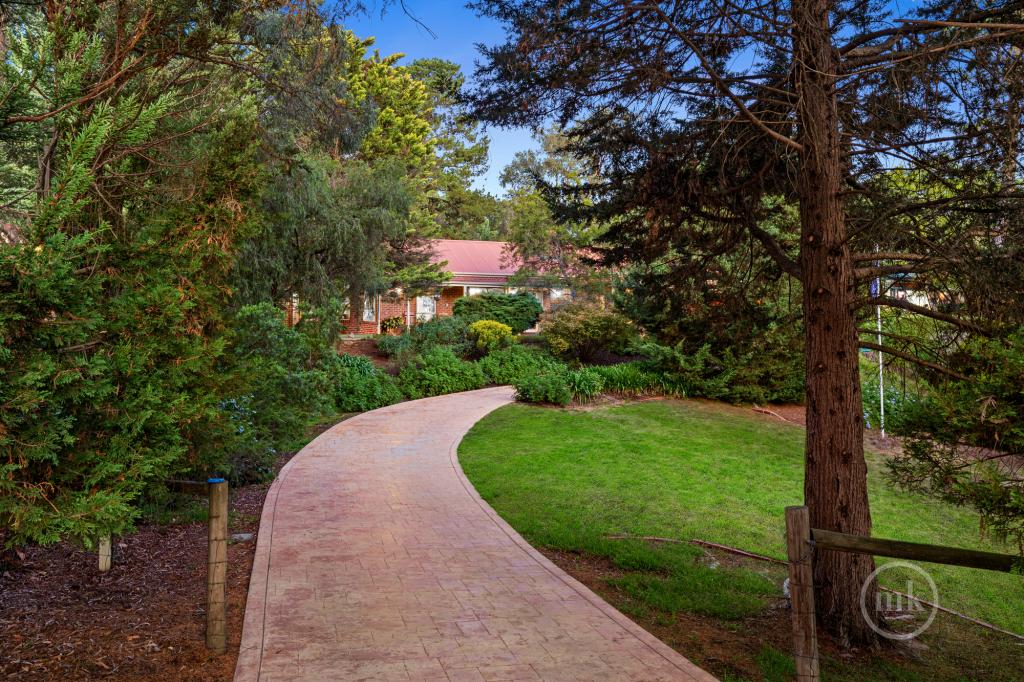 50 Maroong Dr, Research, VIC 3095