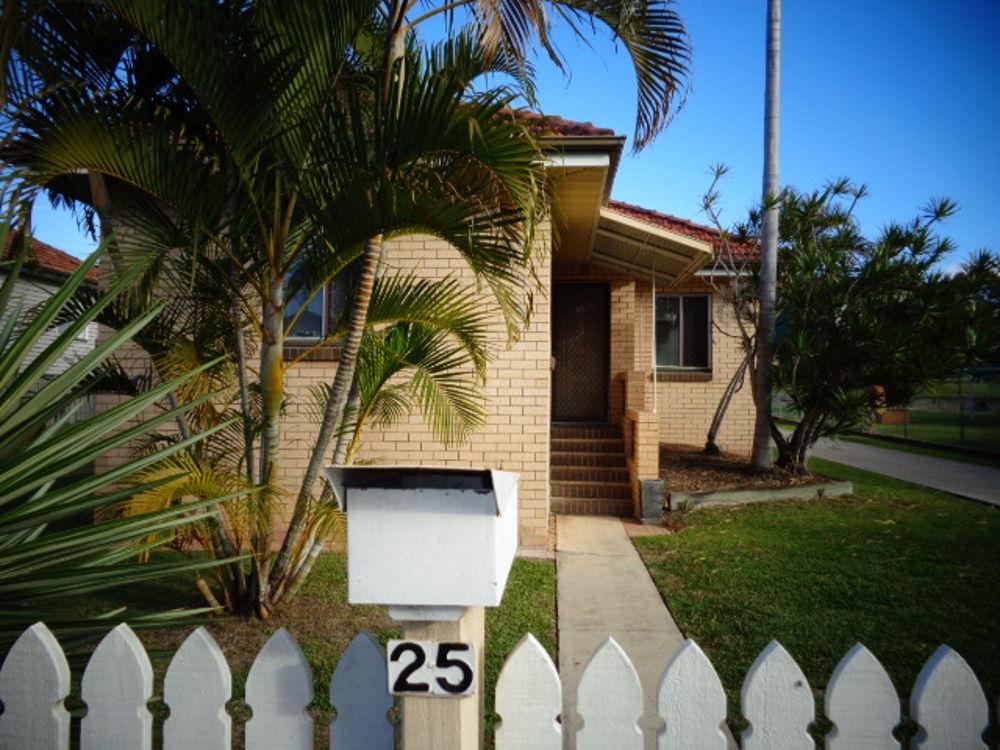 25 RISLEY ST, CARINA, QLD 4152