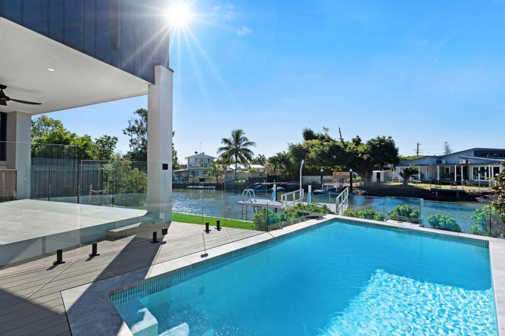 2/13 Perry Pl, Biggera Waters, QLD 4216
