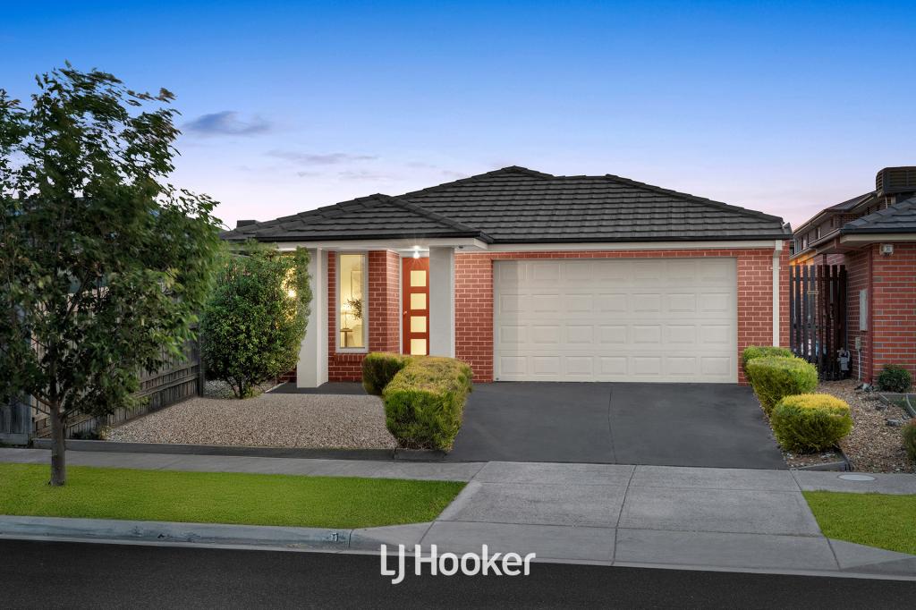 30 Chambers Cres, Cranbourne North, VIC 3977