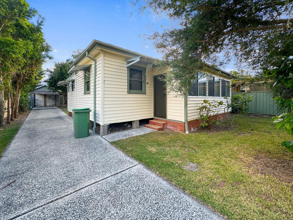 48 Moss Ave, Toukley, NSW 2263
