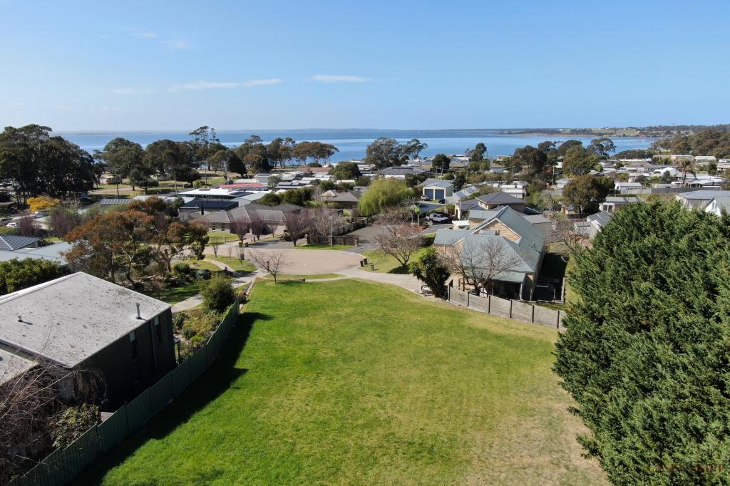 8 River Gum Cl, Eagle Point, VIC 3878