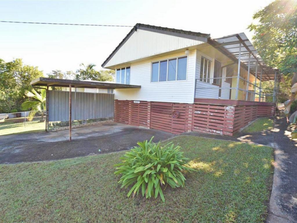 18 Crest St, Kallangur, QLD 4503