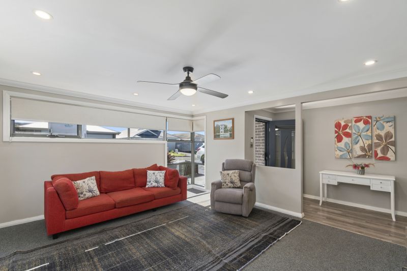 6 Flemmings Cres, Horsley, NSW 2530
