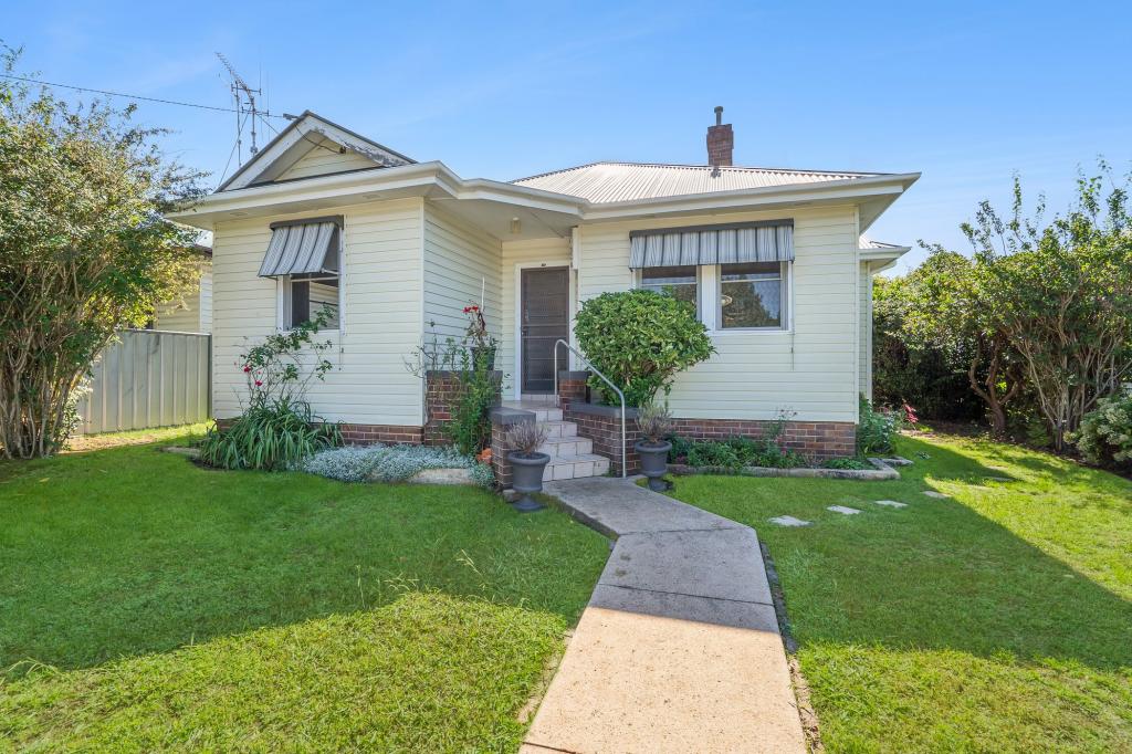 10 Wade St, Crookwell, NSW 2583