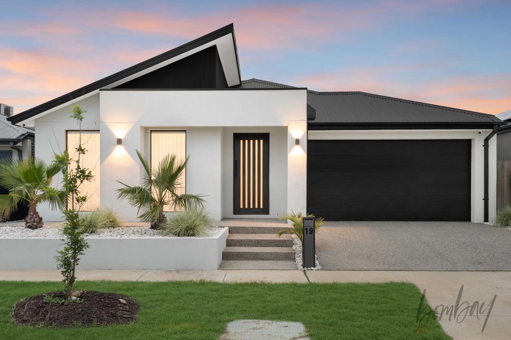 19 Gladstone St, Mickleham, VIC 3064