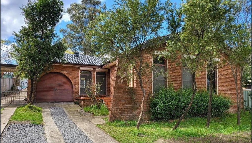 2 MCMAHON CL, PENRITH, NSW 2750