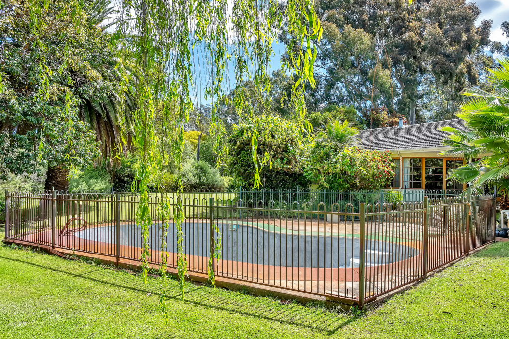 18 BEDINGFELD RD, PINJARRA, WA 6208