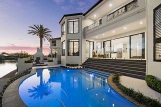 62 King Charles Dr, Paradise Point, QLD 4216