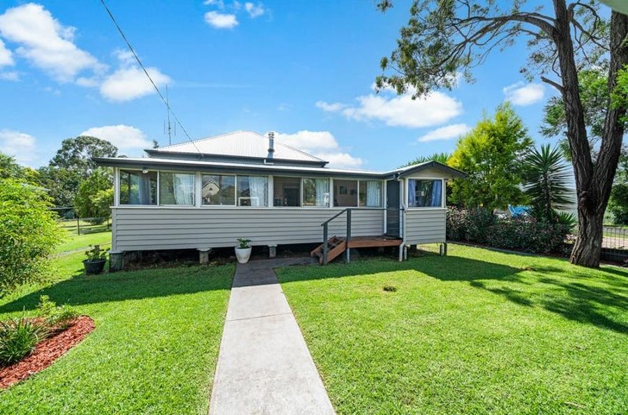 24 Eton St, Cambooya, QLD 4358