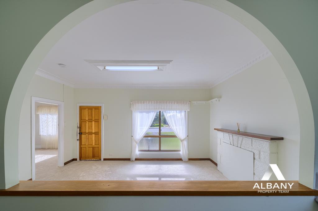 15 Katoomba St, Orana, WA 6330