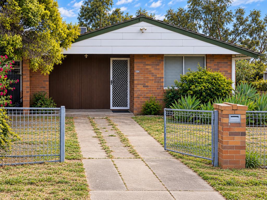 305 Warialda St, Moree, NSW 2400