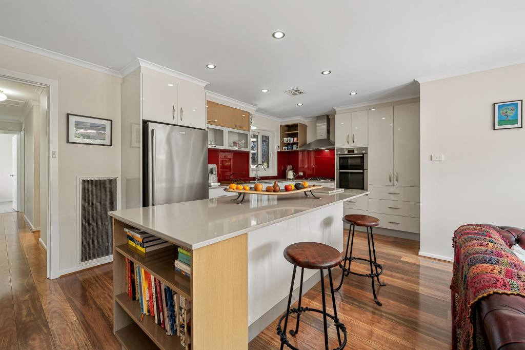 8 Hansen Cct, Isaacs, ACT 2607