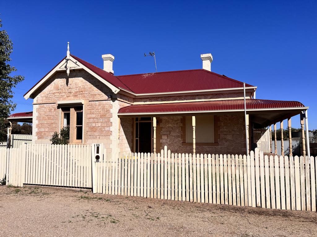 25 Pine St, Peterborough, SA 5422