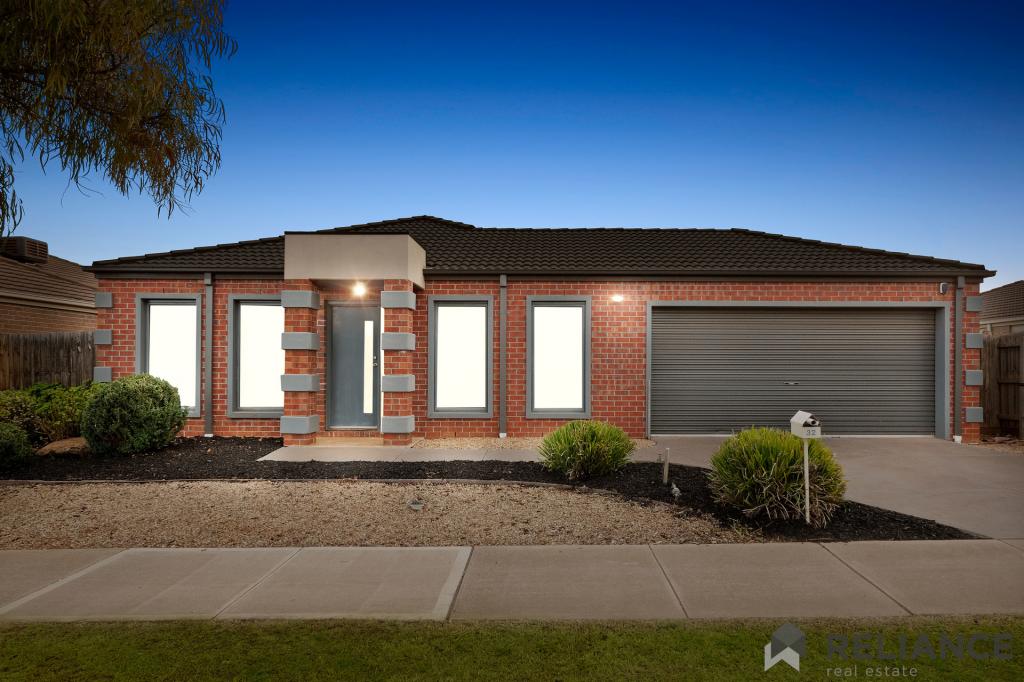 32 Stockwell St, Melton South, VIC 3338