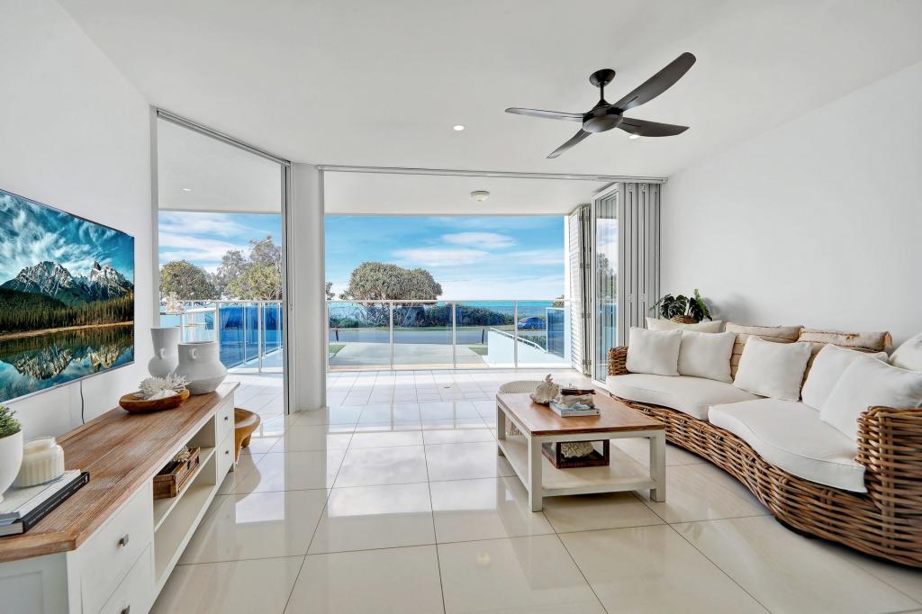 2/15 ESPLANADE, BARGARA, QLD 4670