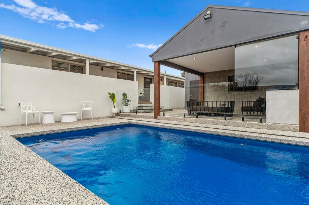 18 Clairmont Cl, Somerville, VIC 3912