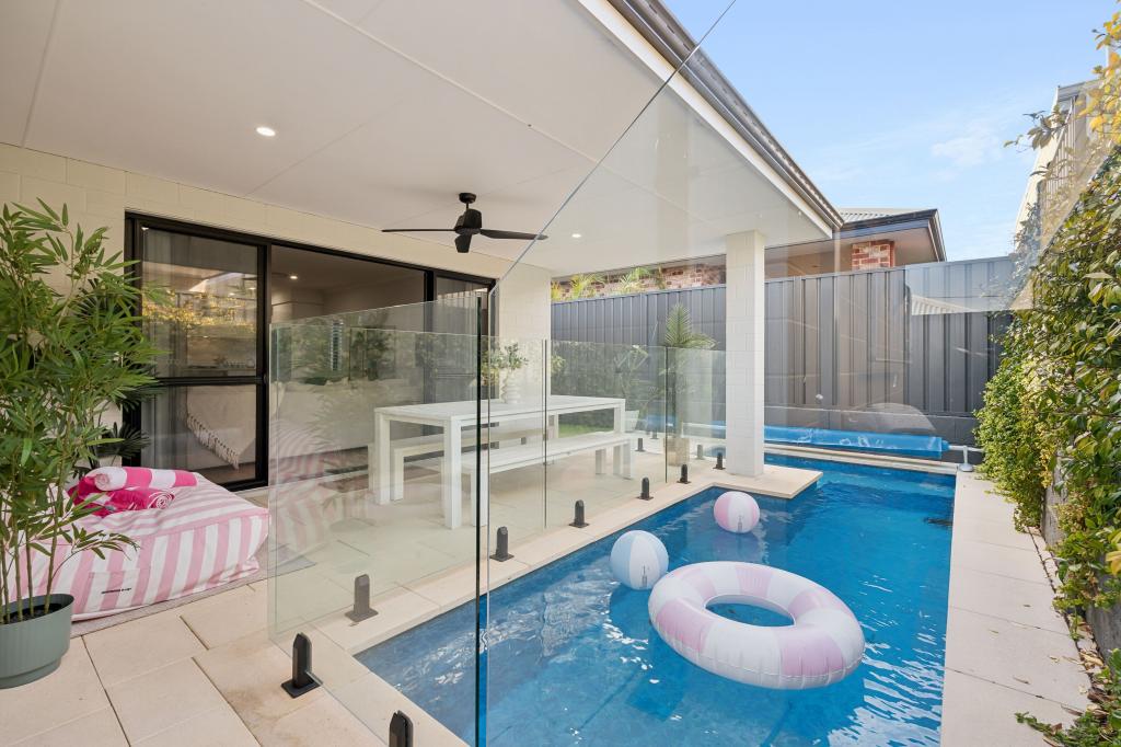 216 Bridgewater Dr, Kallaroo, WA 6025