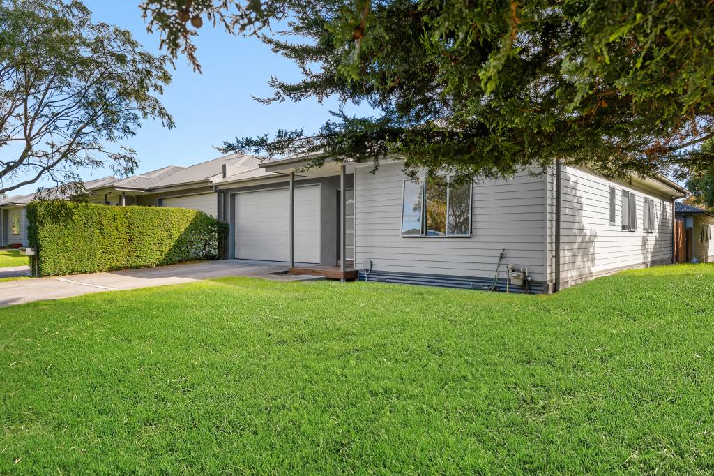 2 Bayview Ave, Rosebud, VIC 3939