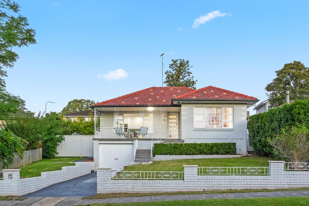 18 Dobson Cres, Baulkham Hills, NSW 2153