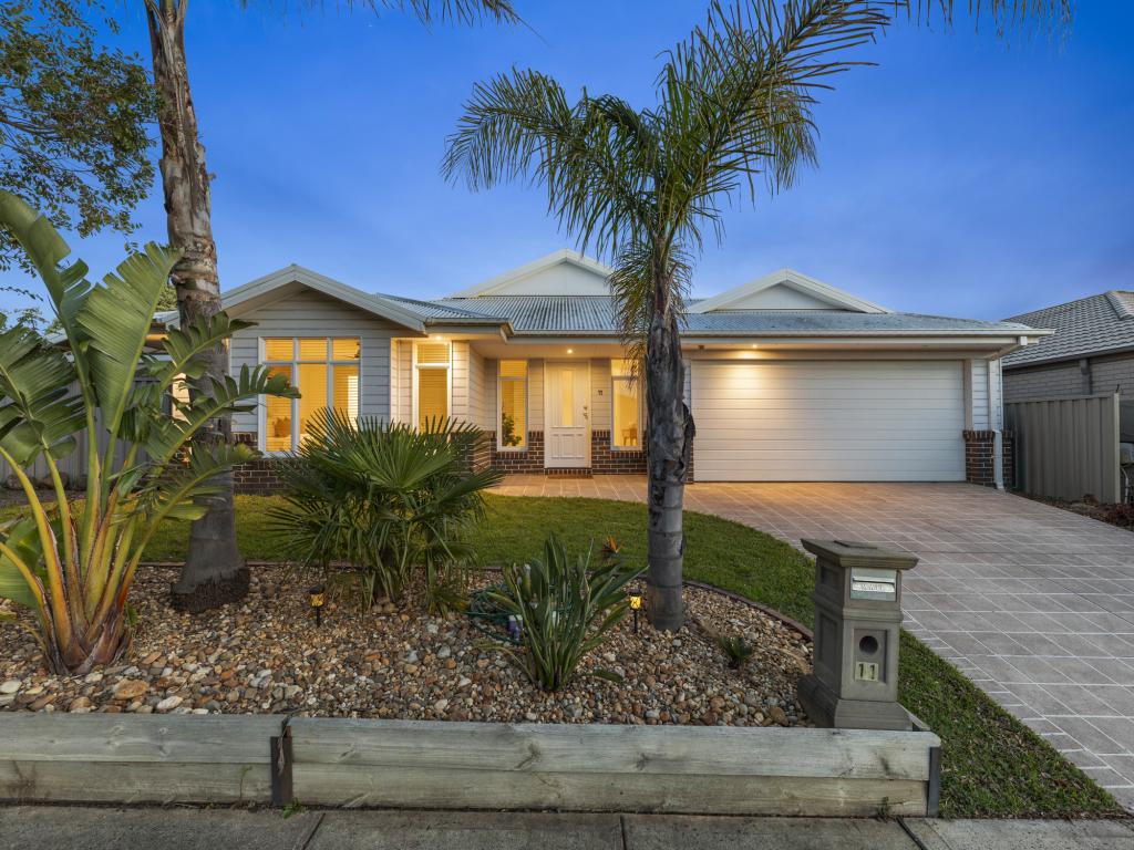 11 Aquitane Dr, Cranbourne East, VIC 3977