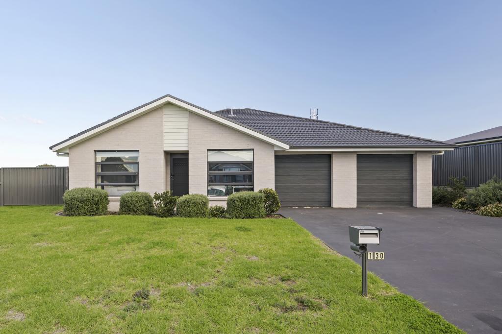 1 & 2/30 CORYMBIA CCT, HEDDON GRETA, NSW 2321