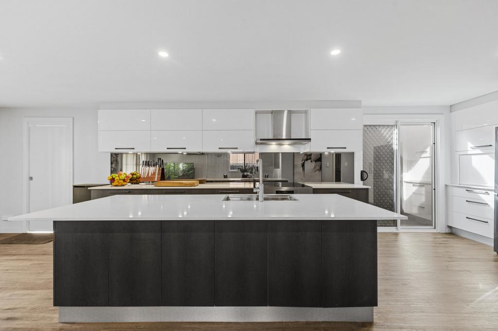5 Kerry Cres, Berkeley Vale, NSW 2261