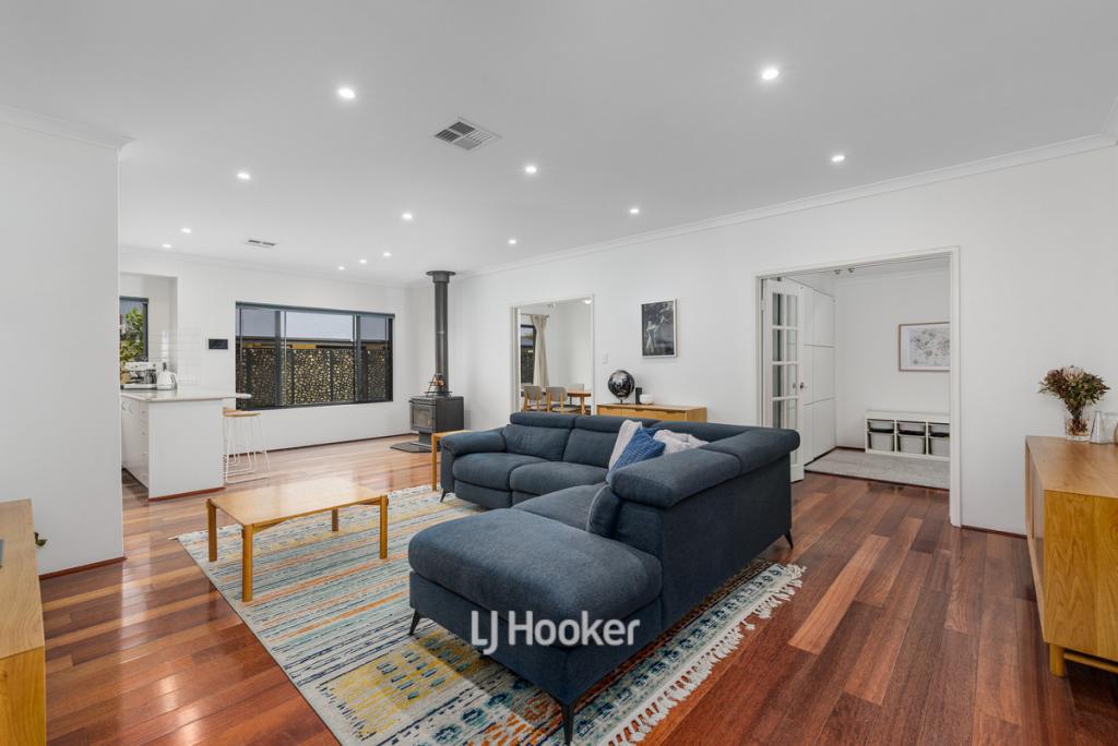 10 Robinhood Rd, Dalyellup, WA 6230