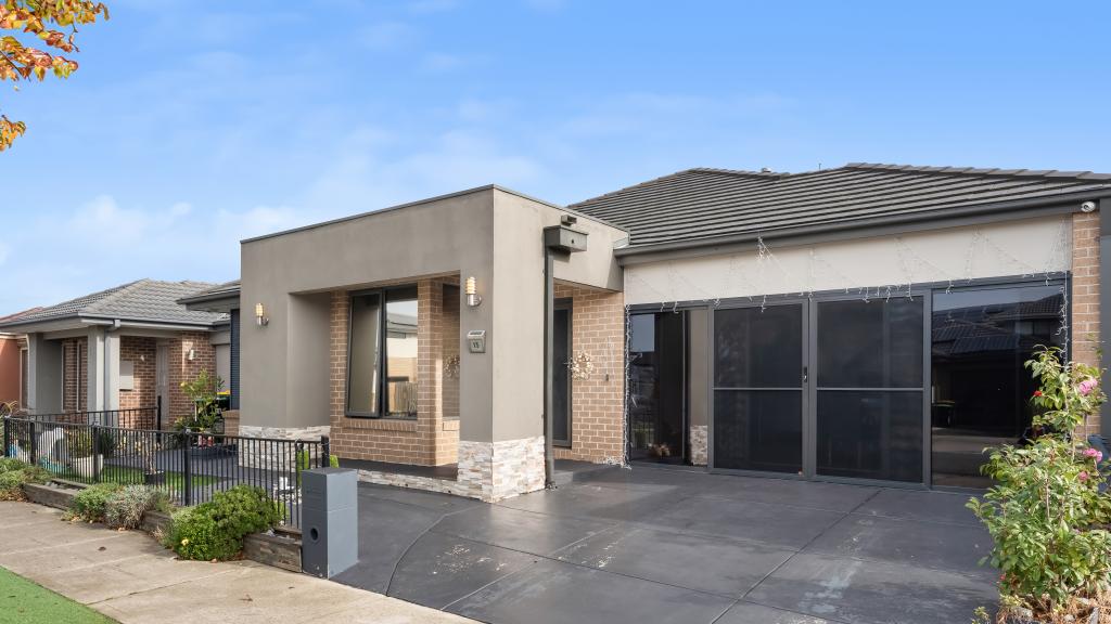 15 Troidini Ent, Mickleham, VIC 3064