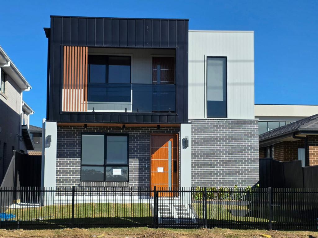 300 AND 30 FIFTEENTH AVE, AUSTRAL, NSW 2179