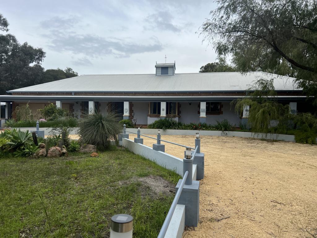 224 Rowley Rd, Wandi, WA 6167