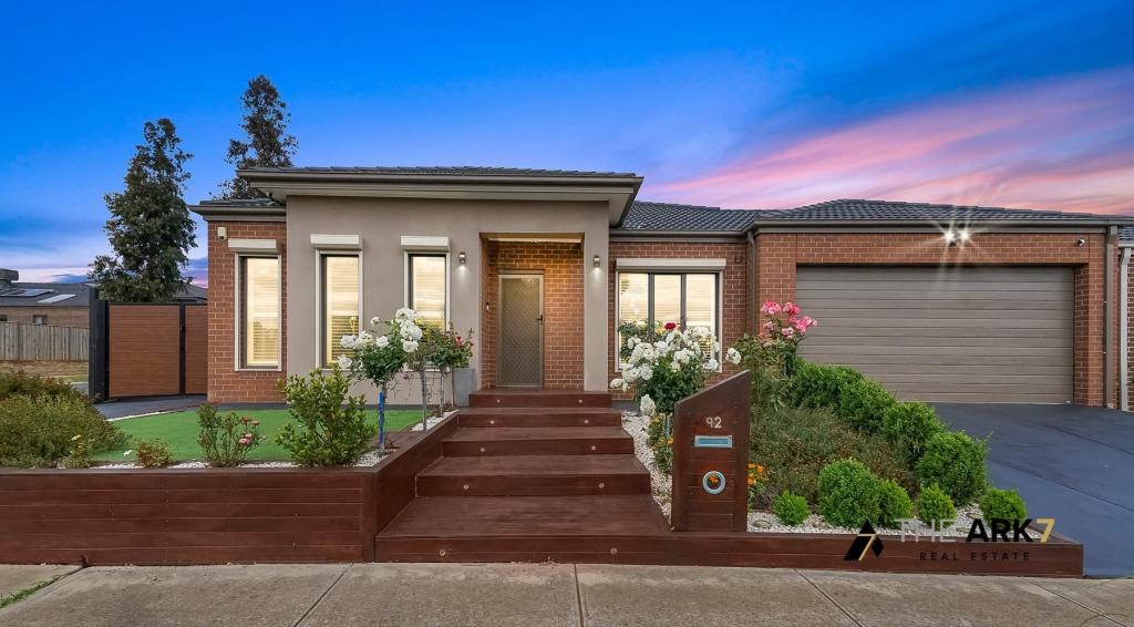 92 MANOOKA RD, BROOKFIELD, VIC 3338