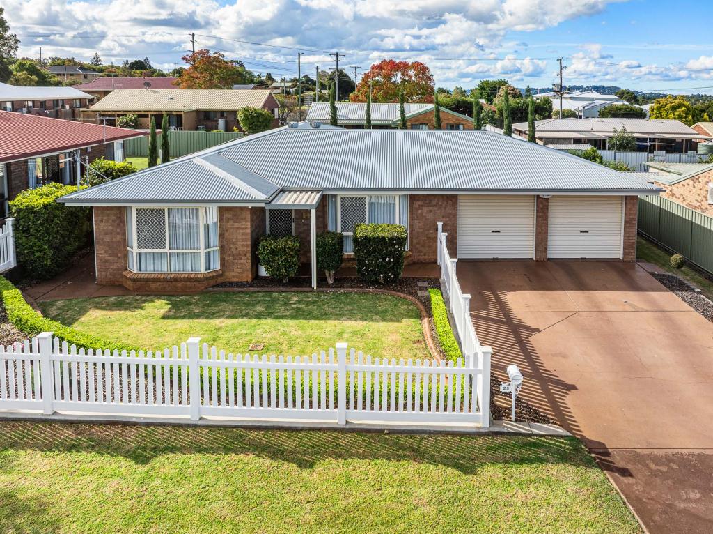 25 Riethmuller St, Kearneys Spring, QLD 4350
