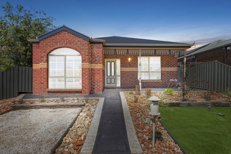 12 Bellfield Ct, Manor Lakes, VIC 3024