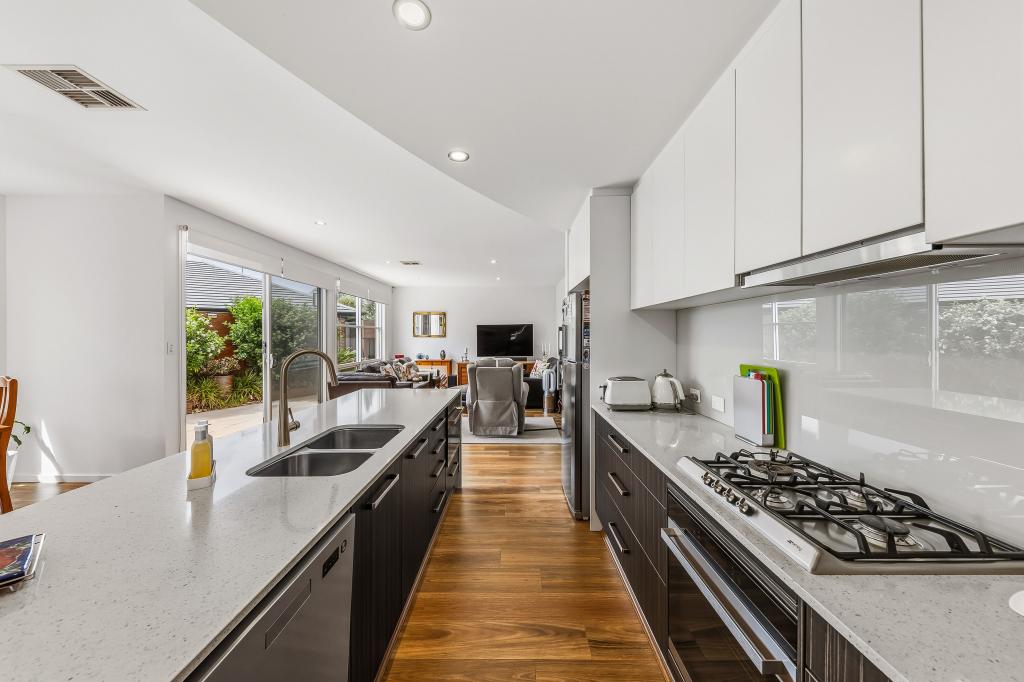 17a Sir John Marks Dr, West Lakes, SA 5021